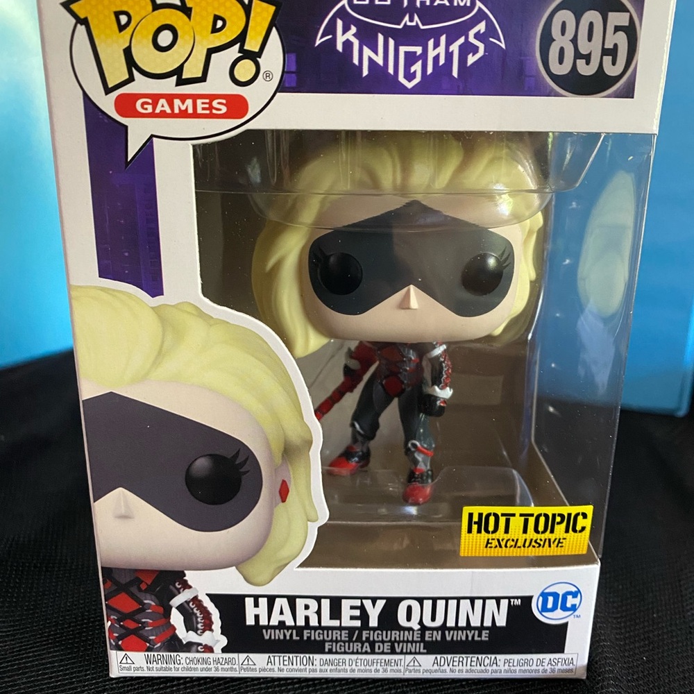 HOT TOPIC EXCLUSIVE • HARLEY QUINN GOTHAM KNIGHTS • FUNKO POP!